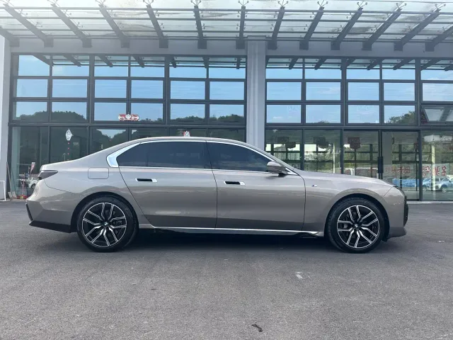 BMW 7 Series — Фото автомобиля 9