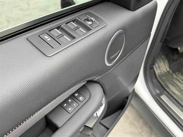 Land Rover Discovery — Фото автомобиля 10