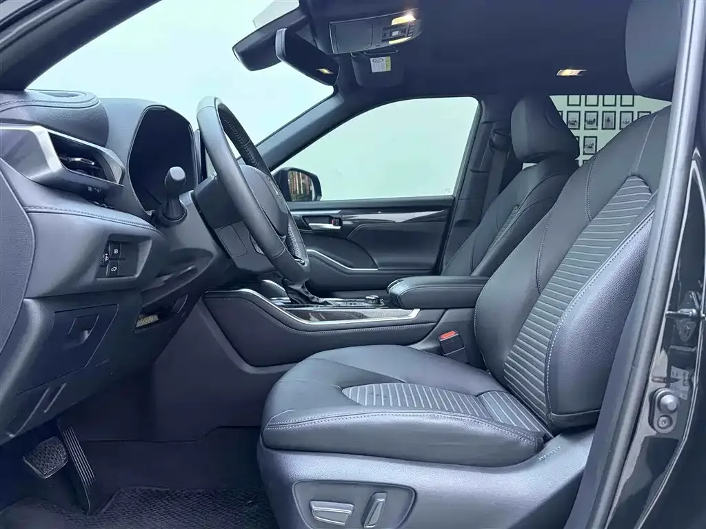 Toyota Crown Kluger 2022 2.0T 4WD Dynamic Edition — Фото автомобиля 16