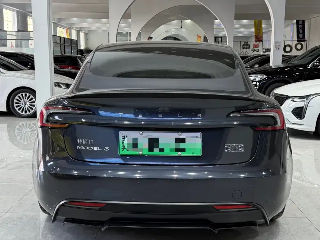 Tesla Model 3 — Фото автомобиля 5