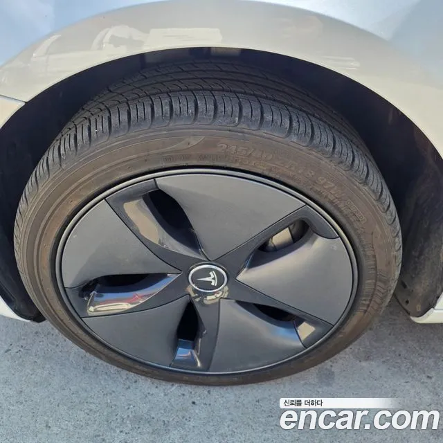 Tesla Model 3 — Фото автомобиля 16