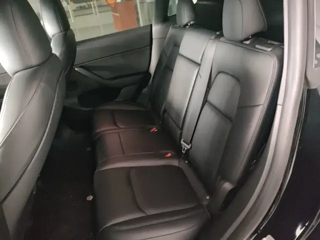Tesla Model Y 2022 Facelift Rear-Wheel Drive Version — Фото автомобиля 16