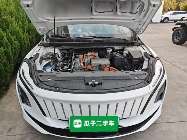 Hongqi E-QM5 — Фото автомобиля 19