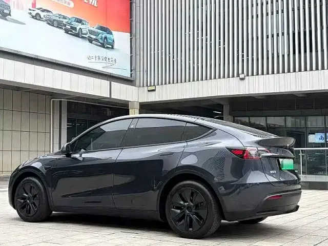 Tesla Model Y — Фото автомобиля 8