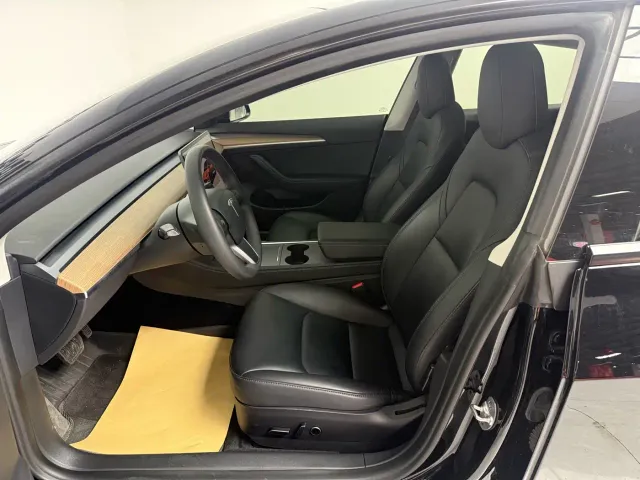 Tesla Model 3 — Фото автомобиля 12