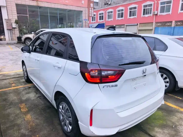 Honda Fit — Фото автомобиля 4