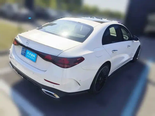 Mercedes-Benz E-Class — Фото автомобиля 5