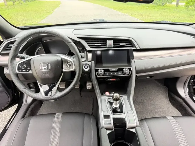 Honda Civic 2021 HATCHBACK 220TURBO Manual Driving Fun Controller — Фото автомобиля 13