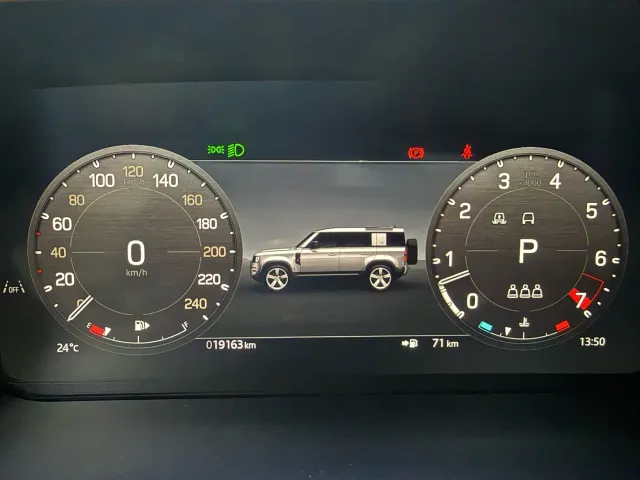 Land Rover Defender — Фото автомобиля 12