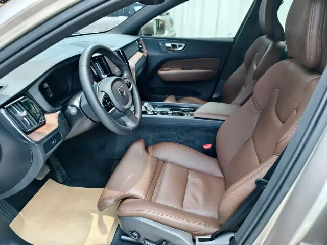 Volvo XC60 — Фото автомобиля 10