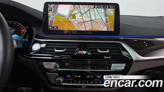 BMW 5-Series 5 серия (G30) 523d Luxury — Фото автомобиля 15