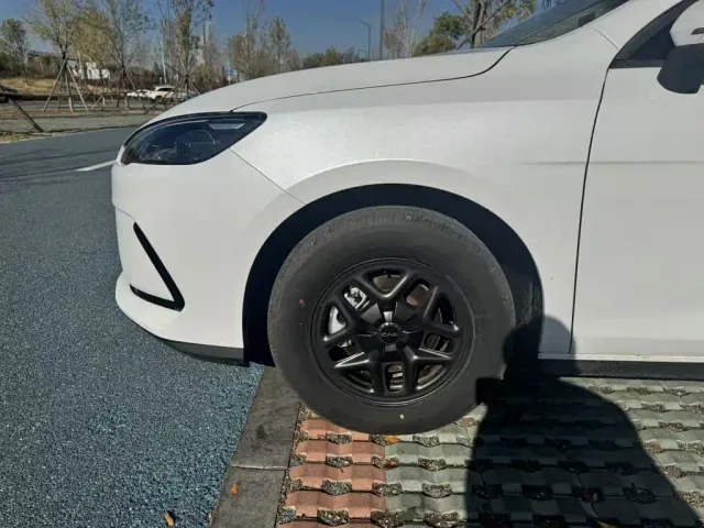 BYD Seal 05 DM-i — Фото автомобиля 22