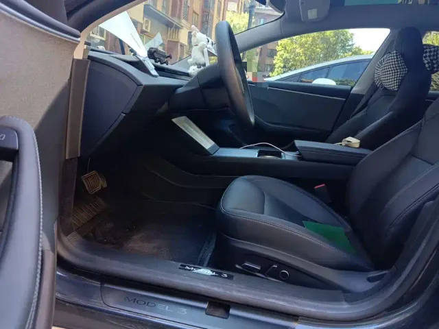 Tesla Model 3 — Фото автомобиля 17