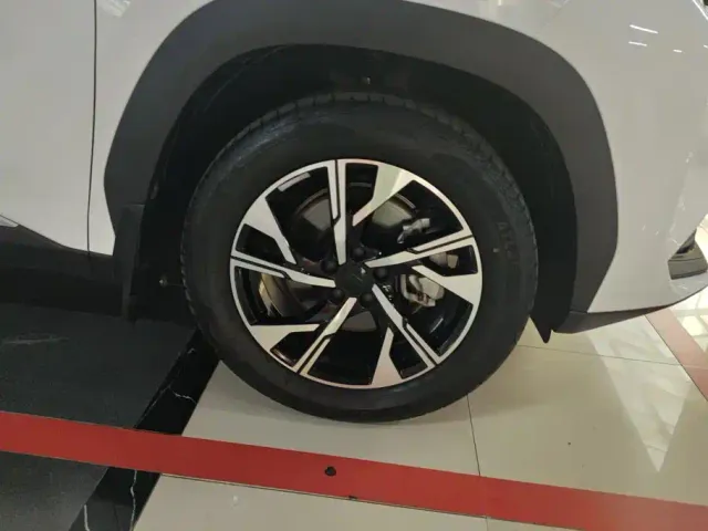 Geely Boyue L — Фото автомобиля 6