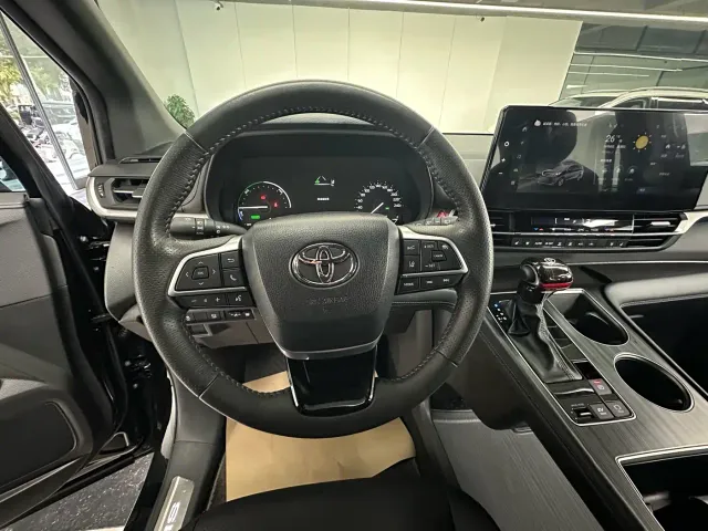 Toyota Sienna — Фото автомобиля 8
