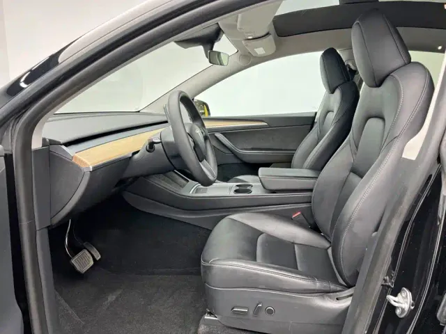 Tesla Model Y — Фото автомобиля 15