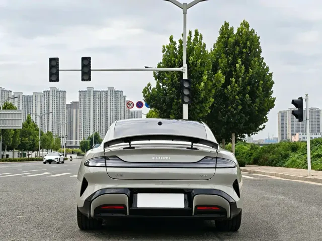 Xiaomi SU7 — Фото автомобиля 9