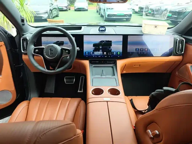 Aito M8 — Фото автомобиля 9