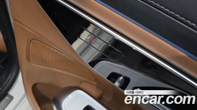 Mercedes-Benz E-Class — Фото автомобиля 25