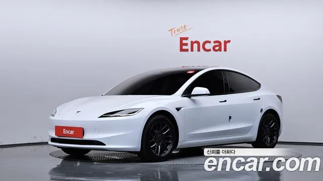 Фотография автомобиля — Tesla Model 3