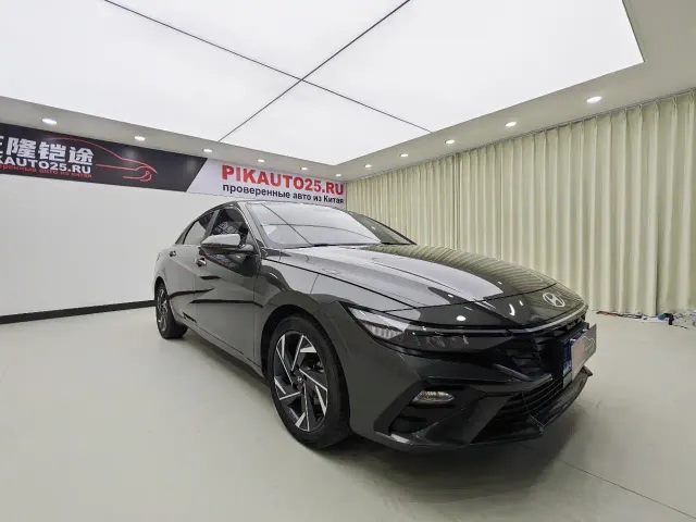 Hyundai Elantra — Фото автомобиля 3