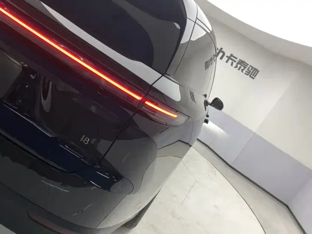 Li Auto i8 — Фото автомобиля 10