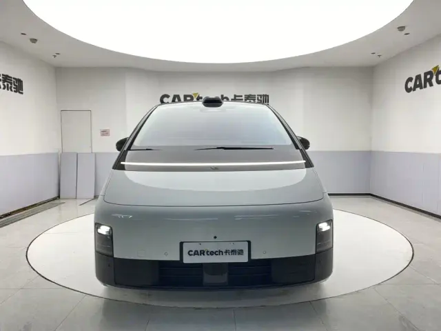 Li Auto MEGA — Фото автомобиля 3
