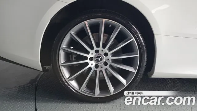 Mercedes-Benz E-Class — Фото автомобиля 5