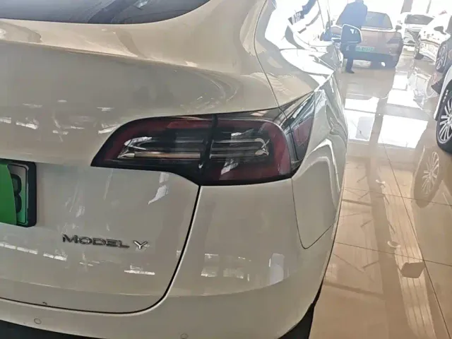Tesla Model Y — Фото автомобиля 7