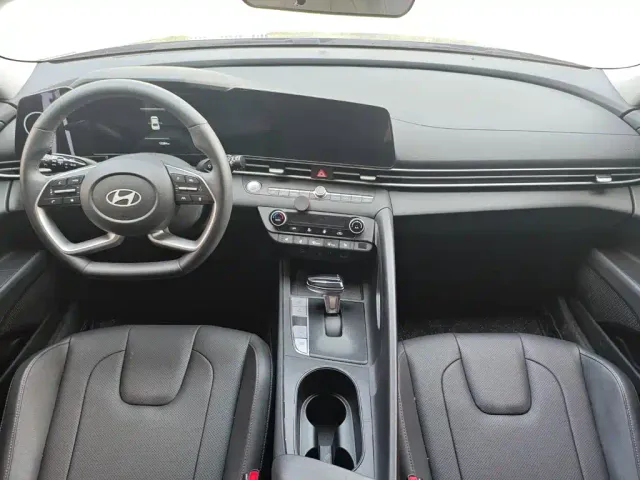 Hyundai Elantra — Фото автомобиля 12