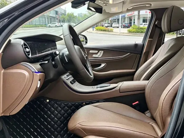 Mercedes-Benz E-Class — Фото автомобиля 6
