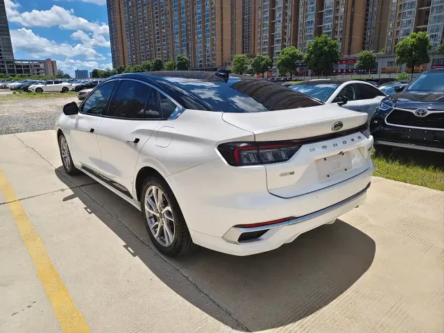 Ford Mondeo — Фото автомобиля 9