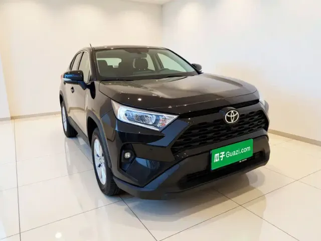 Toyota RAV4 — Фото автомобиля 3