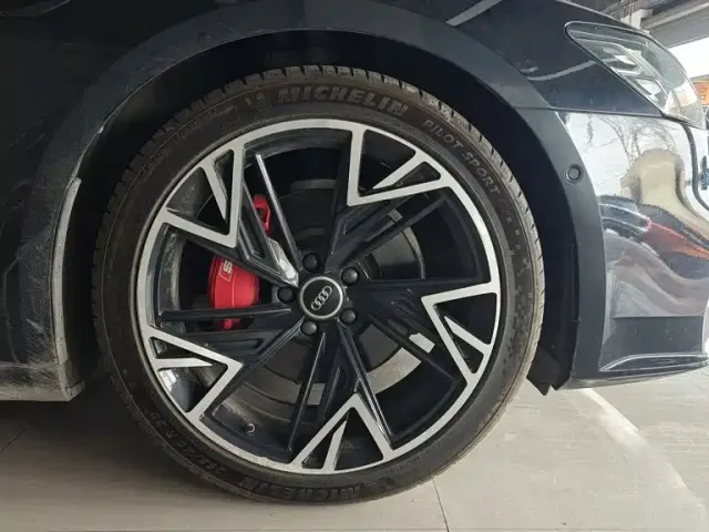 Audi A7L — Фото автомобиля 10