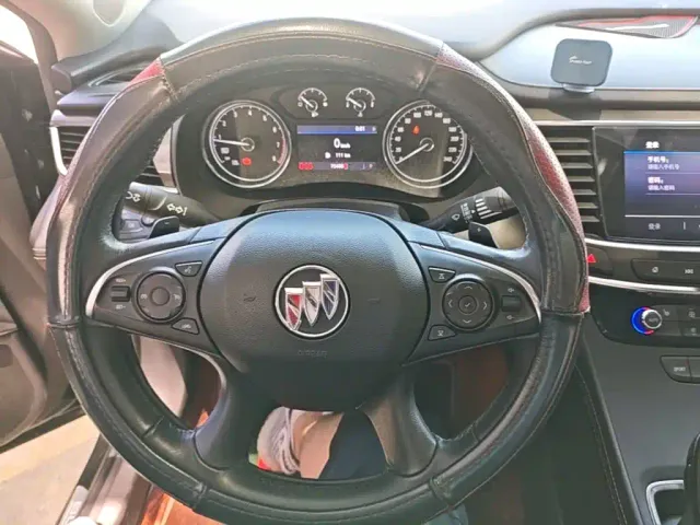 Buick LaCrosse — Фото автомобиля 10