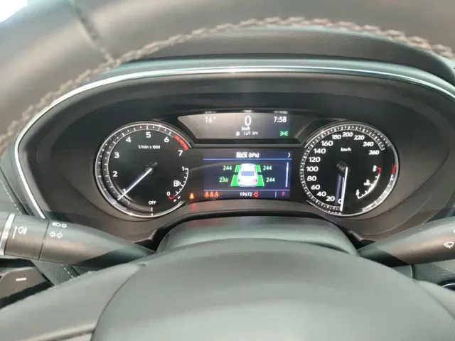 Cadillac CT5 — Фото автомобиля 11