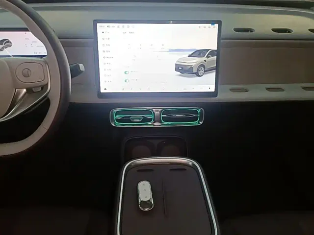 Leapmotor B10 — Фото автомобиля 12