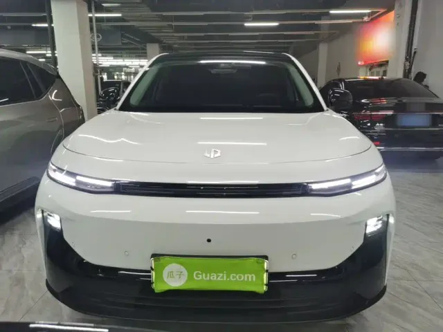 Leapmotor B10 — Фото автомобиля 2