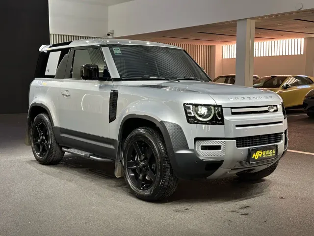 Land Rover Defender — Фото автомобиля 3