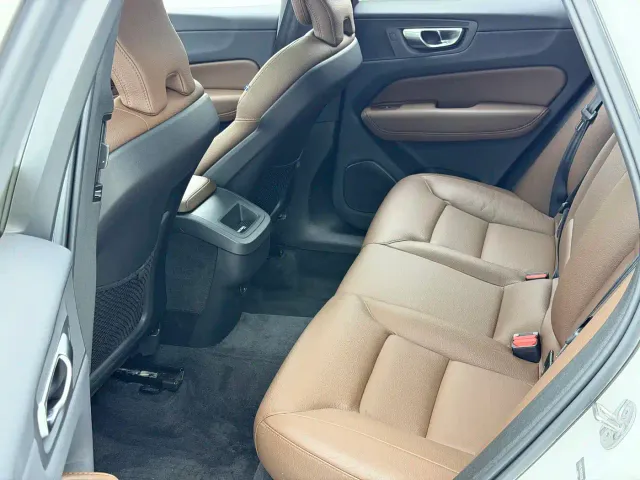 Volvo XC60 — Фото автомобиля 6