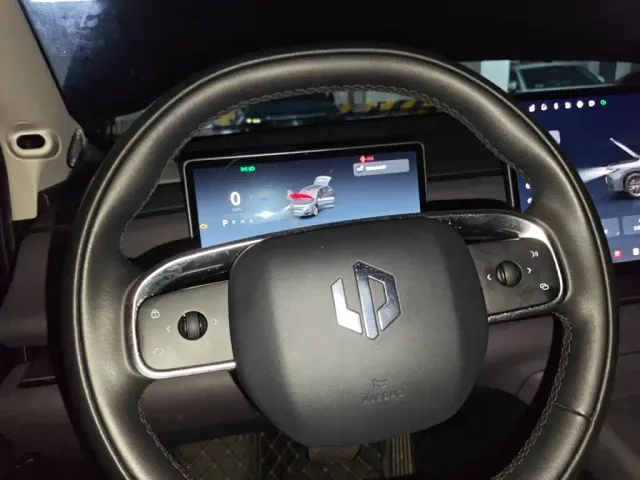 Leapmotor C10 — Фото автомобиля 6
