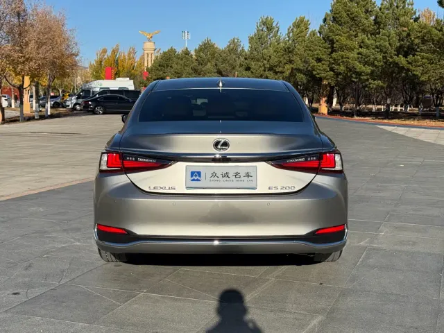 Lexus ES — Фото автомобиля 8