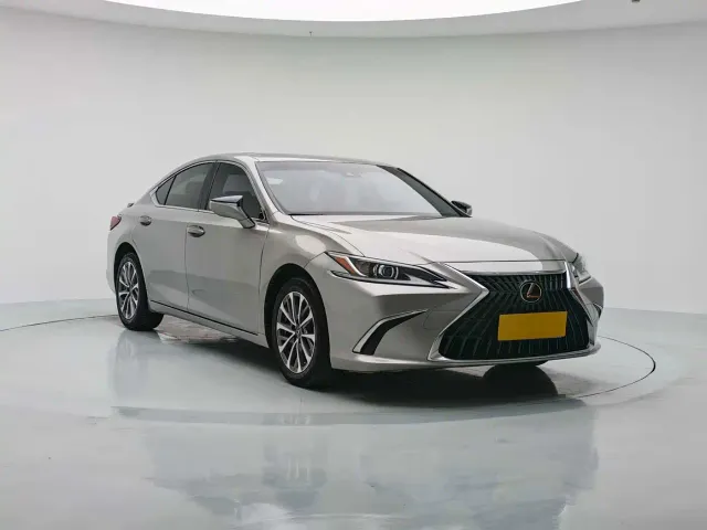 Lexus ES — Фото автомобиля 3
