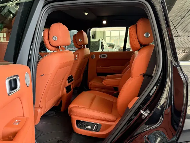 Li Auto L8 — Фото автомобиля 12