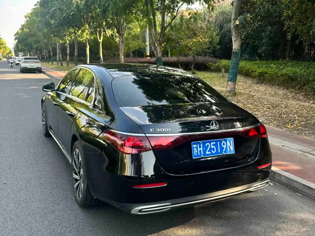 Mercedes-Benz E-Class — Фото автомобиля 12