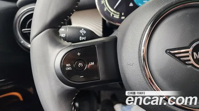Mini Cooper Cooper 5 дверей Resolute Edition — Фото автомобиля 15