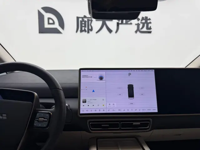 Li Auto MEGA — Фото автомобиля 11