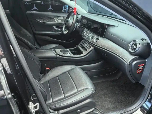 Mercedes-Benz E-Class — Фото автомобиля 10