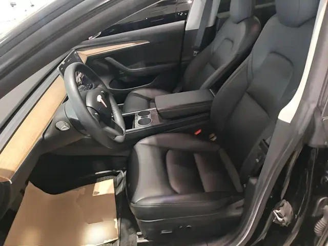 Tesla Model 3 — Фото автомобиля 14
