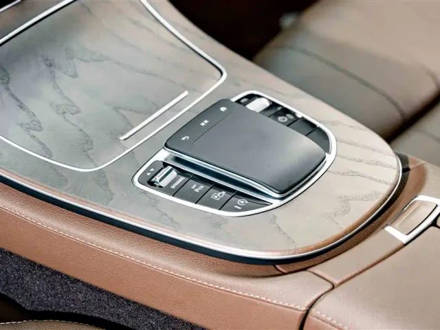 Mercedes-Benz E-Class — Фото автомобиля 14